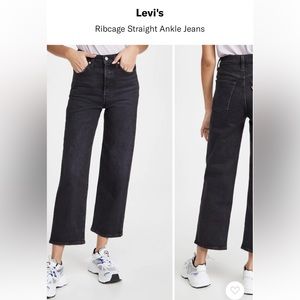 Levi’s: Ribcage Ankle Straight Crop Boot. Size: 27. Color: Black